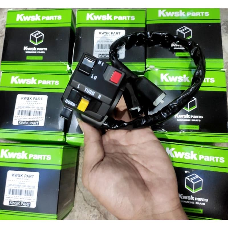 TOMBOL ที่ยึดสวิตช์ซ้ายสําหรับ kawasaki Ninja RR Ninja 150 R ปุ่มไฟเลี้ยว
