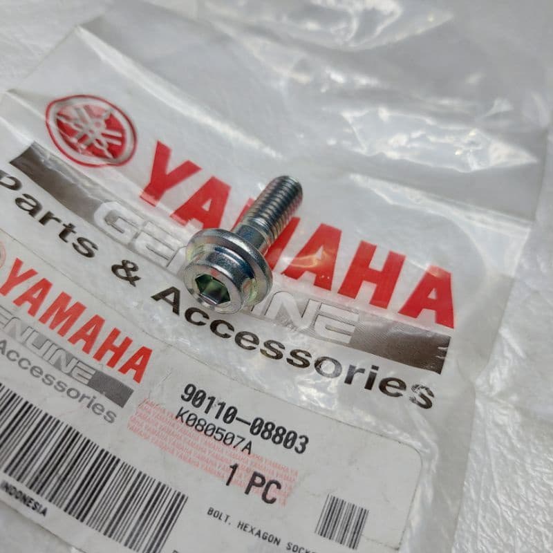 ราคา PER PIECE bolt ซ็อกเก็ตหกเหลี่ยม bolt วงเล็บ footstep วงเล็บยึด พักเท้าหน้า Jupiter Mx ใหม่ R15 Vixion 90110-08803 เดิม Yamaha YGP