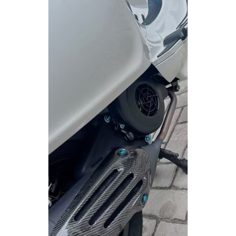 สลักเกลียวท่อไอเสียไทเทเนียมมาตรฐานสําหรับ vespa matic sprint primavera lx s