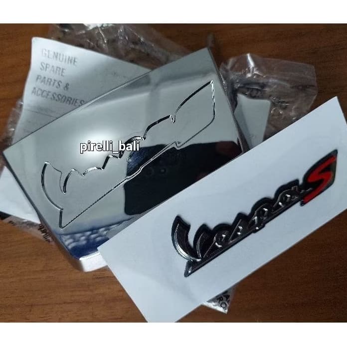 ฝาครอบยึด Vespa S และสติ๊กเกอร์ Vespa S ของแท้ Piaggio