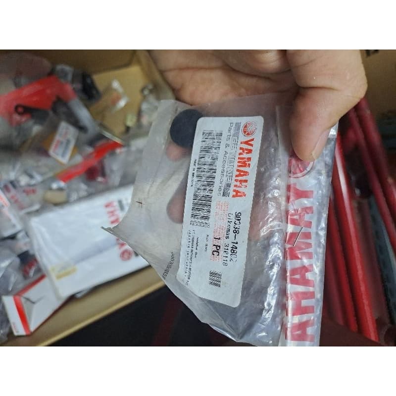 CVT XMAX 90388-14802 ฝาครอบโบลต์ยาง