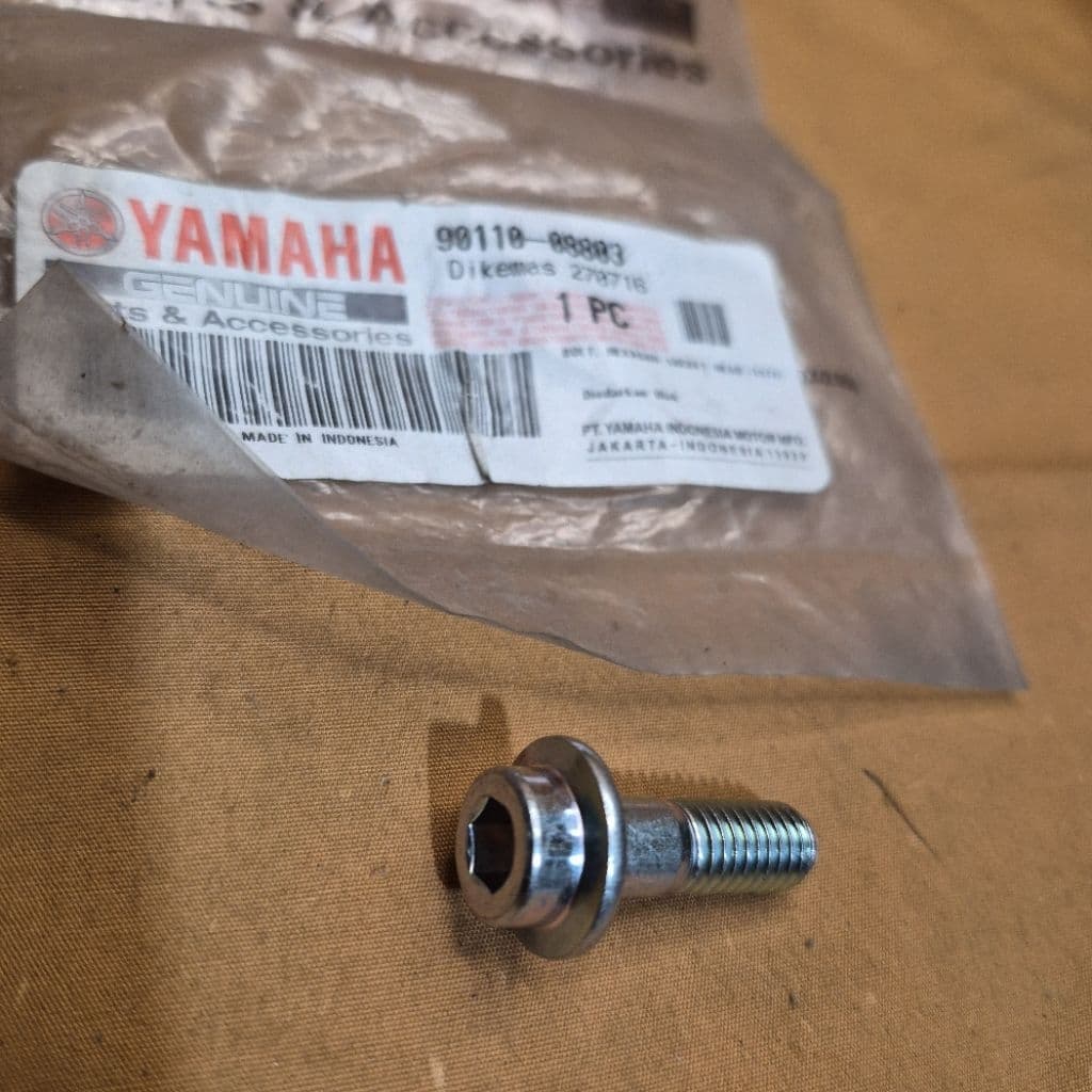 90110-08803 ด้านหน้า Footstep Bracket Bolt Yamaha R15 V3 Vixion NVA NVL XSR Original YGP