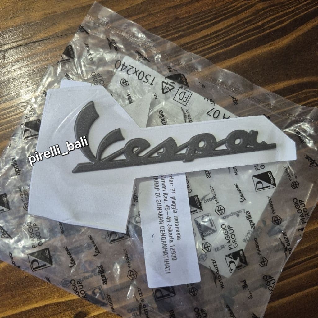 Vespa สติ๊กเกอร์ตัวถังหน้า Grey Sprint Primavera LX Vespa S LXV GTS สติ๊กเกอร์โลโก้สัญลักษณ์