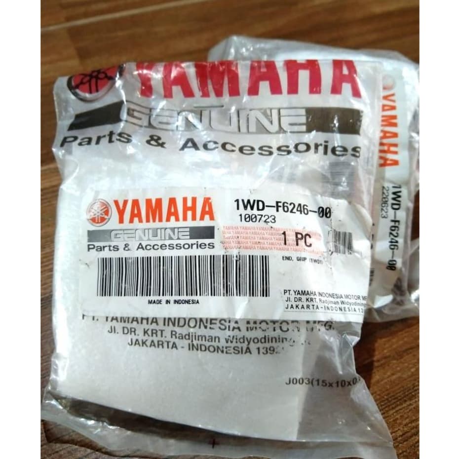 ปลอกแฮนด์ (End Grip) YAMAHA YZF R3/MT ORIGINAL YAMAHA 1WD-F6246-00