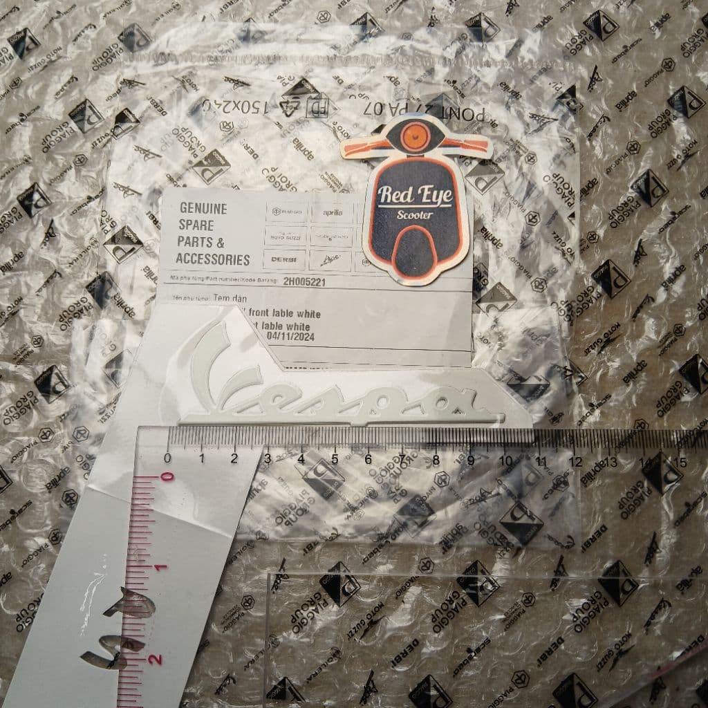 สติ๊กเกอร์ "Vespa" Front Body White Color Emblem Sticker Vespa Sprint Justin Biber Front Original