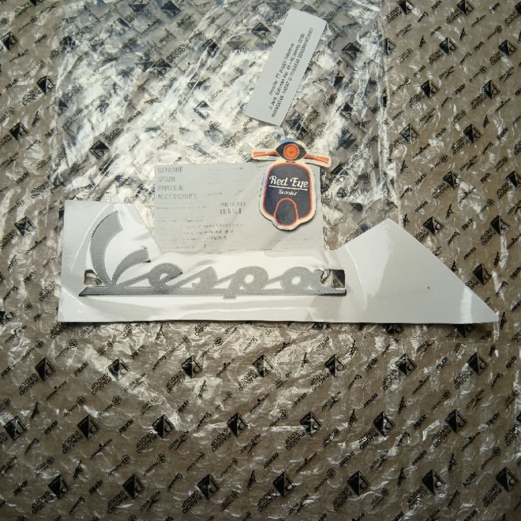 สติ๊กเกอร์ Vespa Tempong, ตัวข้างหลัง, สี Grey Metallic, สัญลักษณ์สติ๊กเกอร์ Vespa Sprint Primavera ดั้งเดิม