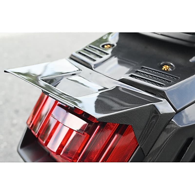 แก๊ปคาร์บอนสปอยเลอร์ไฟท้ายแลมเบรตต้า X300/X200 Sport Spoiler Pure Carbon Lambretta X300/X200