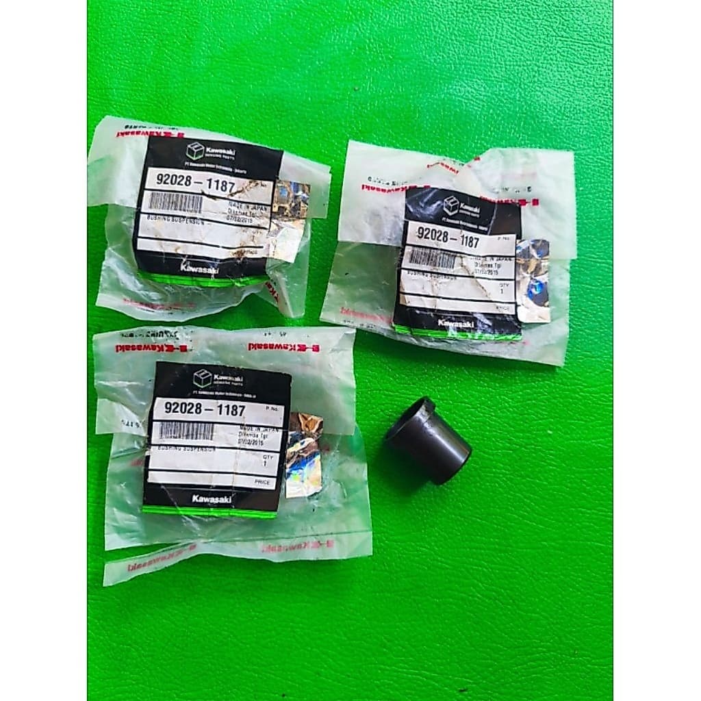 Bosh bos bushion track unitrack Kawasaki Ninja 150 R-SS ORI Japan