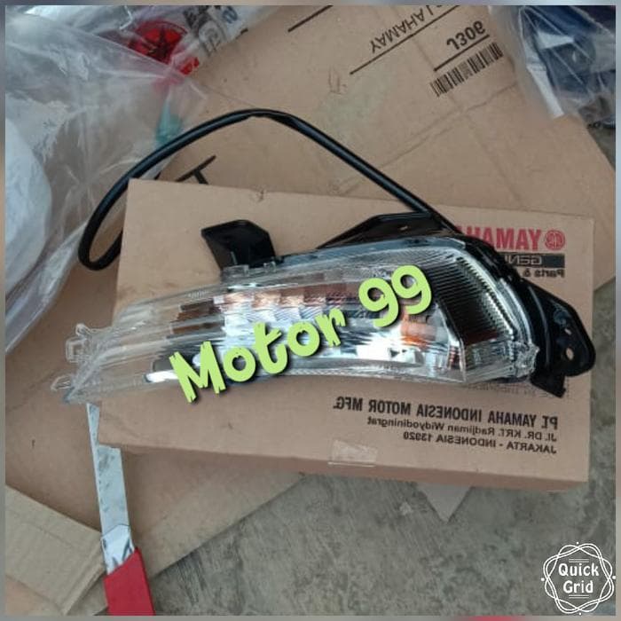 ไฟเลี้ยวหน้าขวา Xmax 250 Original Ygp