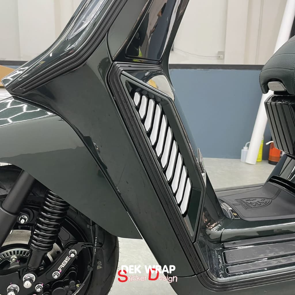 NEW!! สติกเกอร์ติดกริวช่องลม Lambretta X300 X200 (เลือกสีได้ค่ะ)