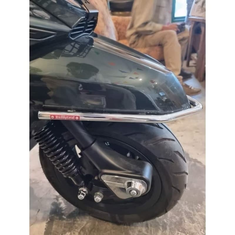 กันชนบังโคลนหน้า {Buddy Seat} สำหรับ Lambretta X200 และ X300​
