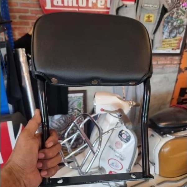 พนักพิง Buddy Seat สำหรับ Lambretta X200​ และ X300​ (กรุณาอ่านรายละเอียดก่อนสั่งซื้อ)