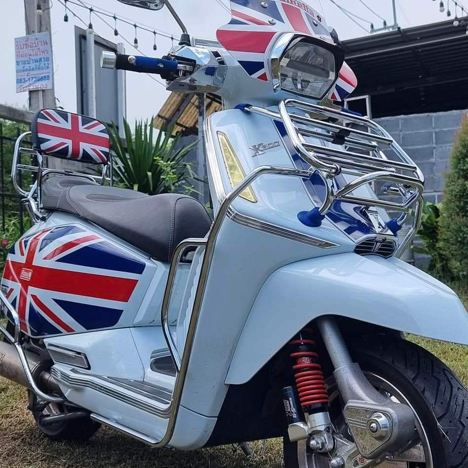 กันล้มข้างส่วนหน้า+ตะแกรงหน้า {Buddy Seat} สำหรับ Lambretta X200 และ X300 (ต้องใส่ตะแกรงหน้าของทางร้านเท่านั้น)