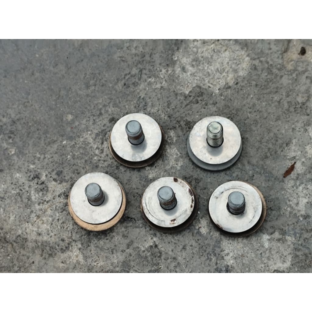 น็อตจับดิสเบรคล้อแม็กหน้า Honda CB300R/CB150R ปี 2017-2022 รหัส 44650-K94-T00ZB สภาพ 85% รายละเอียดตามรูปมือสองของแท้