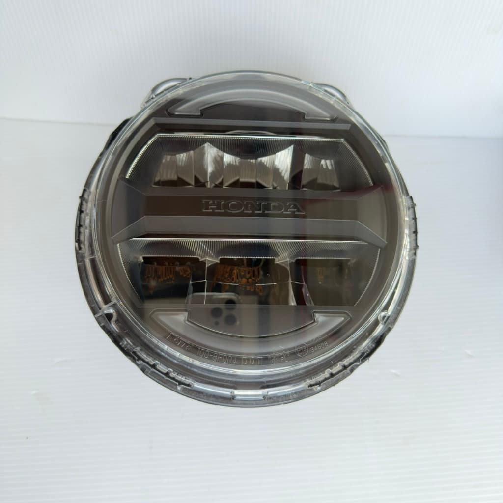 ไฟหน้า ไฟกลม CB150R , CB300R สินค้าเป็นของแท้ HONDA เดิมตรงรุ่น มือหนึ่ง สำหรับรถมอเตอร์ไซค์