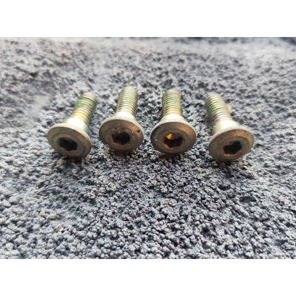 น็อต 6 เหลี่ยมยึดจานดิสก์เบรคหลังแท้HONDA CB150R/CB300R รุ่นไฟหน้าLED ปี 2019-2023 รหัส K94/K0A สภาพ 90% รายละเอียด