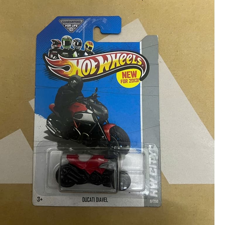 LeHuong Diecast - Hot Wheels Ducati Diavel (สีแดง 2013)